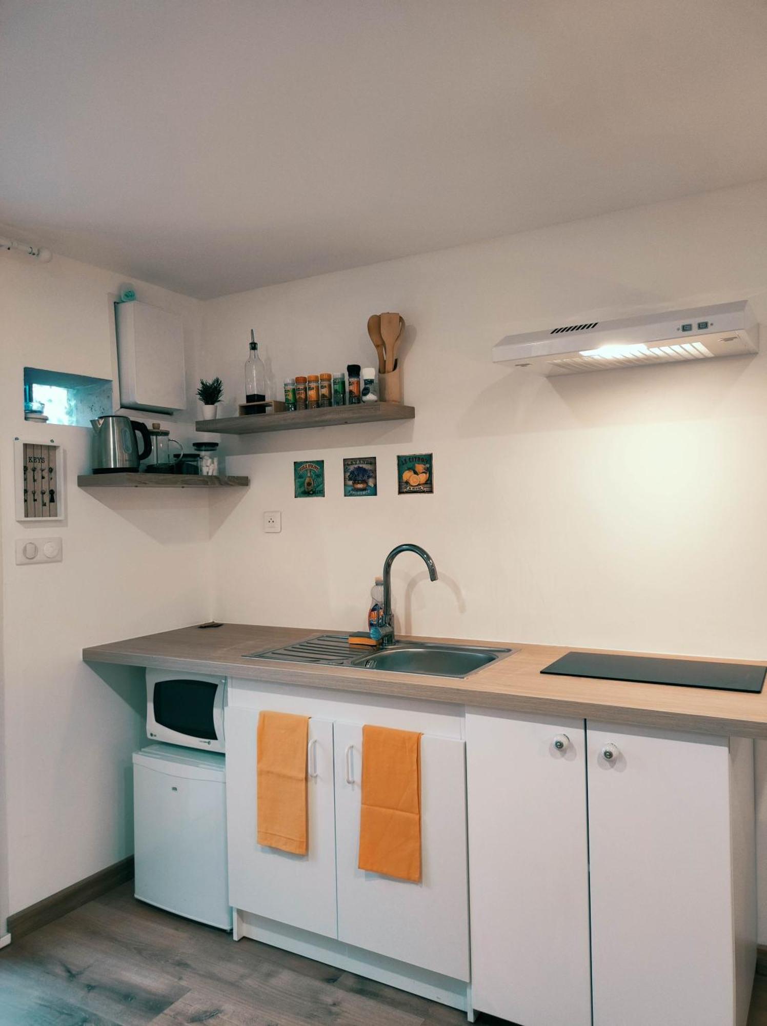 Studio Avec Clim Et Terrasse Proche Du Centre Ville D'Aviñón Habitación foto